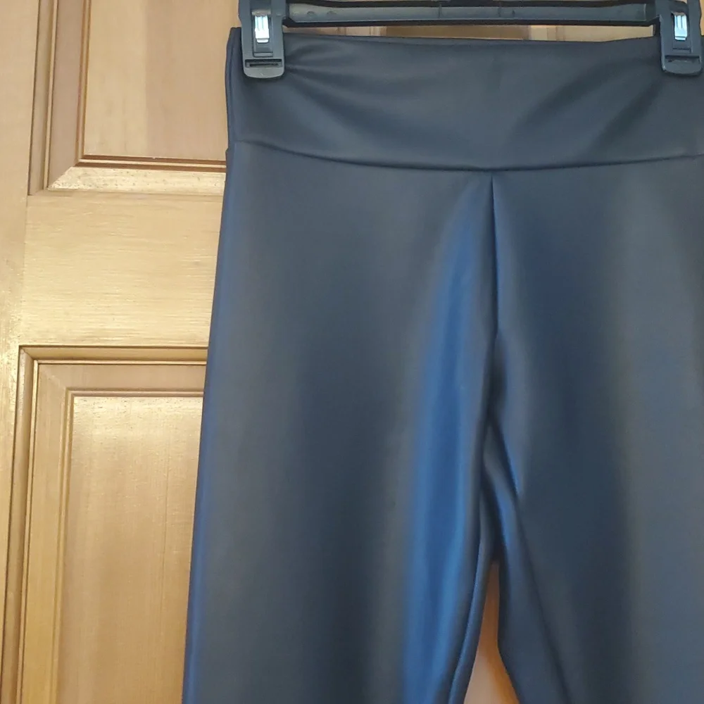 Express NWOT Black Faux Leather Leggings Pants Size XS‎